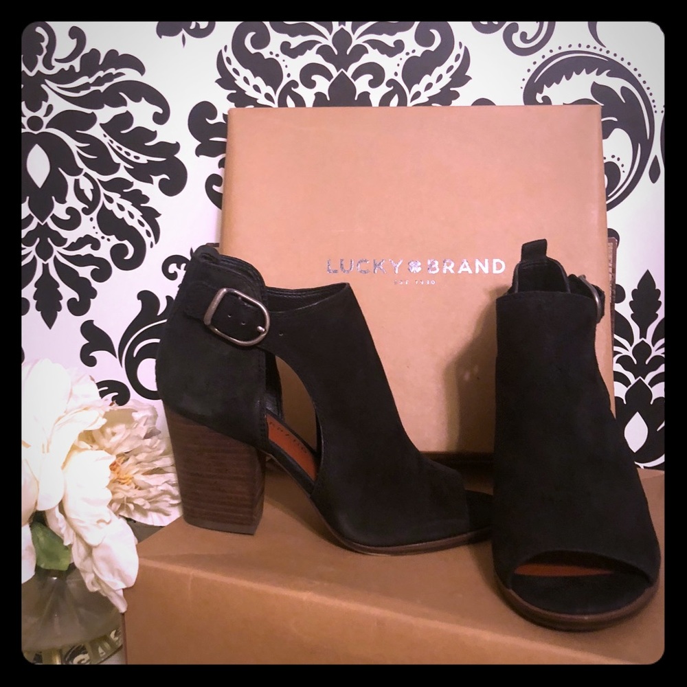 Gorgeous New in Box booties from Lucky Brand! 🎉😆